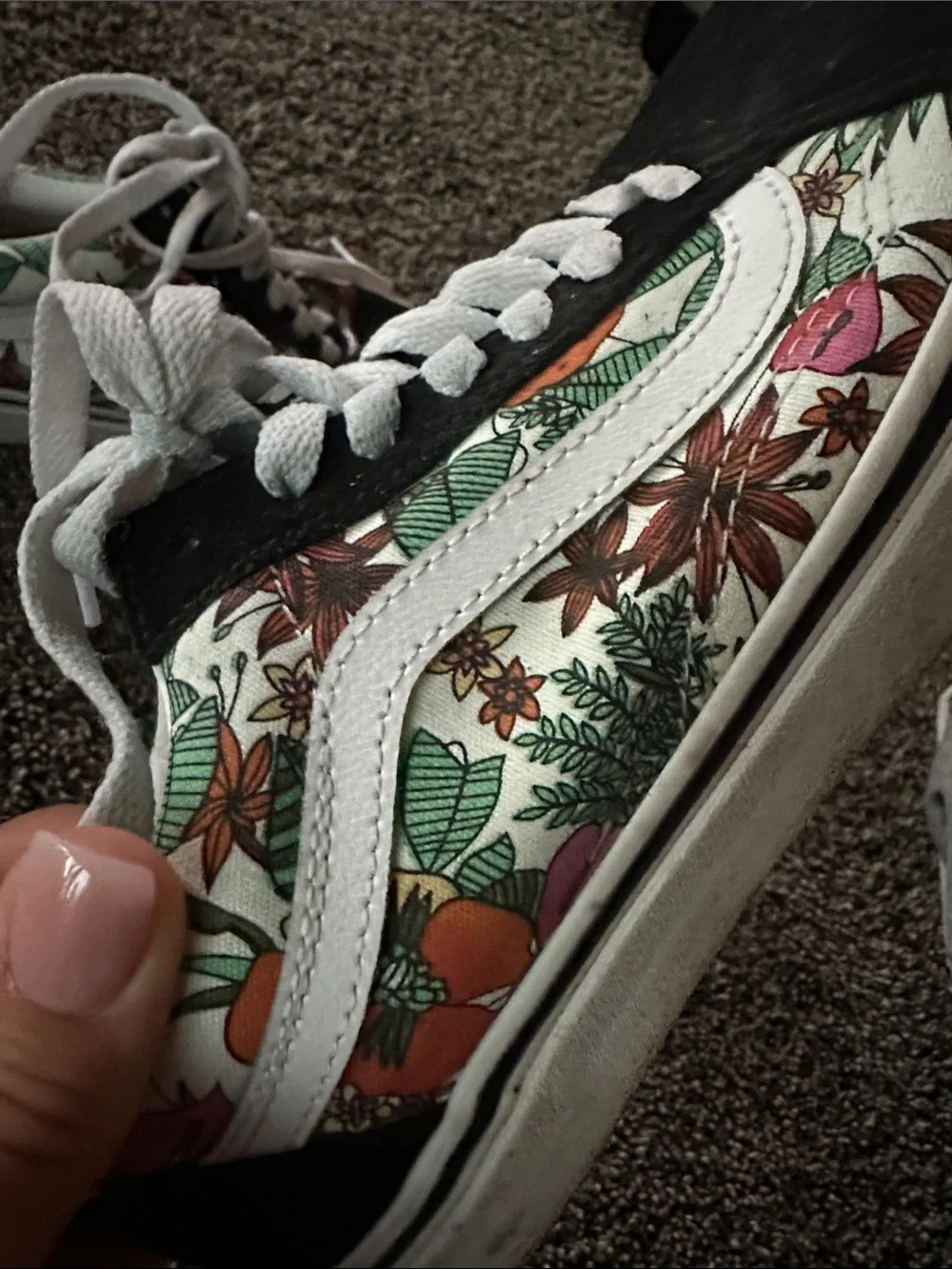 Vans Unisex Floral Low-Top Sneakers Black, White & Multicolor 7.5 Concert Fun